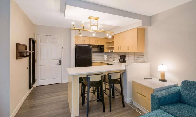Andover Hotel | Your Home Away From Home! Close to Lawrence Heritage State Park! Outdoor Pool!