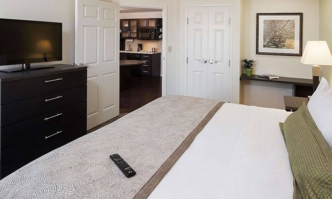 Horsham House | Your Home Away From Home! 3 Comfortable Units, Kitchen, Parking