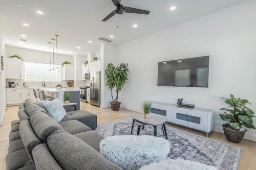 South Central Houston House | Your home away from home