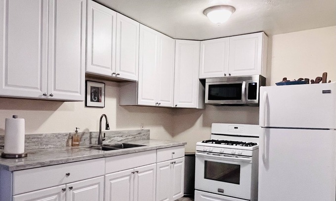 La Mesa House | Your Home Away From Home! 10 Minutes to San Diego! Wifi, Kitchen, PetsOK, 1br.