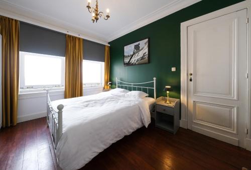 South Antwerp House | Your homestay in a bibliophile mansion