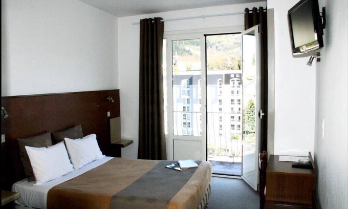 Lourdes Hotel | Your Ideal Retreat! Spacious Unit, w/Parking, Near Animal Park of the Pyrenees!