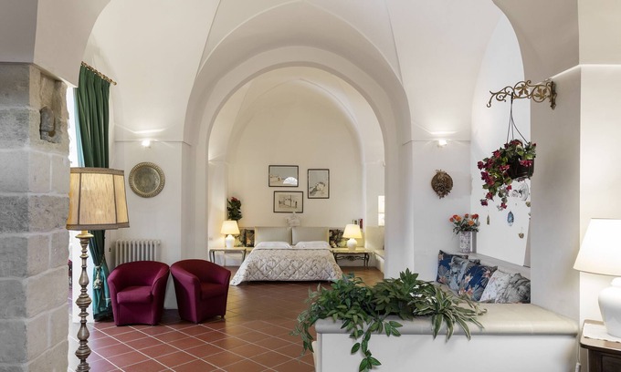 Lecce Apartment | Your ideal stay in a typical 120 m2 open space with garden and parking