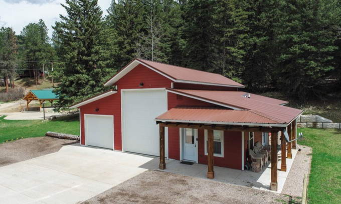 Cheyenne Crossing Cabin | Your Next Cozy Escape 1BR New Cabin near Cheyenne Crossing/Spearfish Canyon!