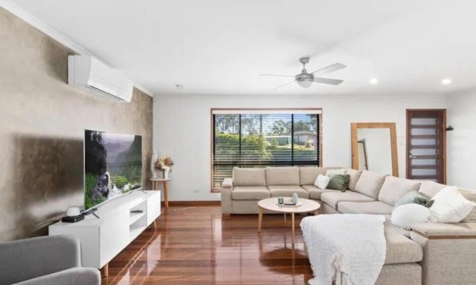 Eagleby House | Your own Retreat