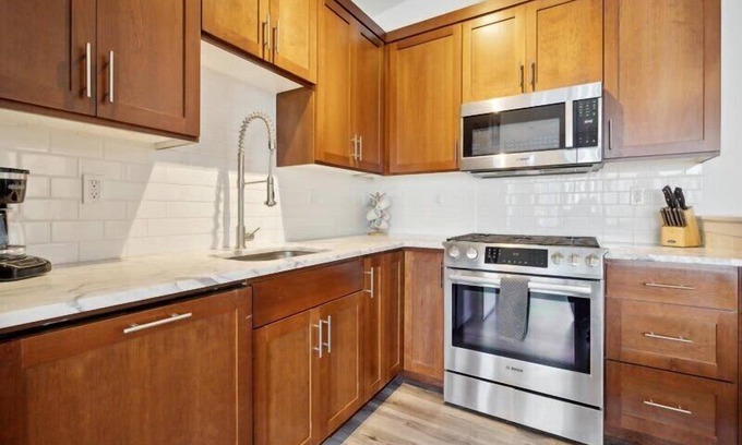Buckman Neighborhood Apartment | Your Perfect 3-Bedroom Retreat