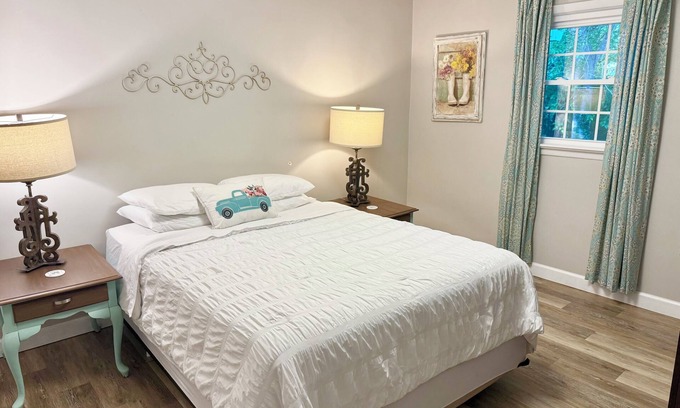 Hickory Apartment | Your Private Country Base | Relax & Reboot-Country Bumpkin