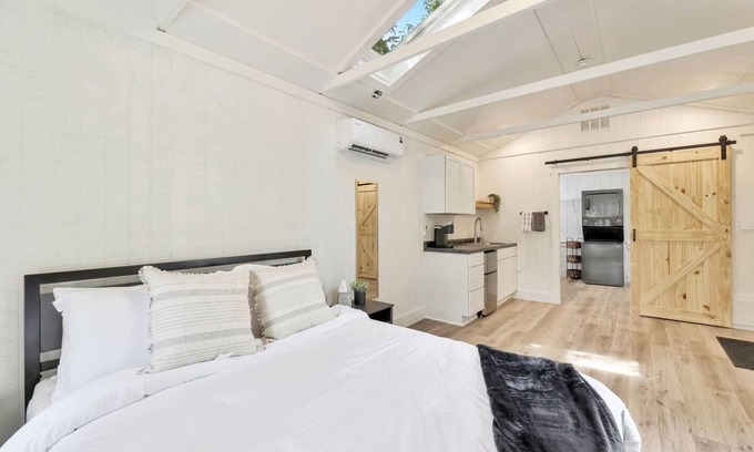 Sleepy Hollow House | Your private studio awaits! *Craftsman's Cottage*
