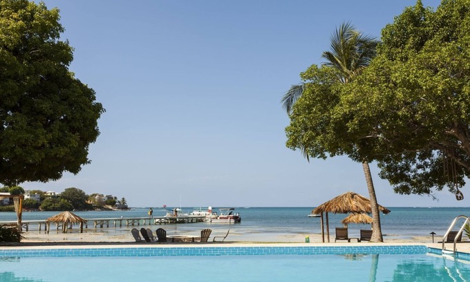 Carenero Apartment | Your Relaxing Getaway Awaits! 2 Comfortable Units, Free Parking, Onsite Pools