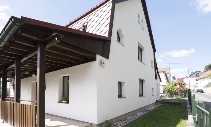 Dolzschen Apartment | Your top apartment in the countryside, excellent transport links, Wi-Fi