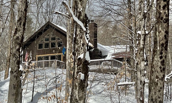 Stratton and Bromley Ski Areas House | Your Vermont Mountain Haven Pet Friendly home with Hot tub!