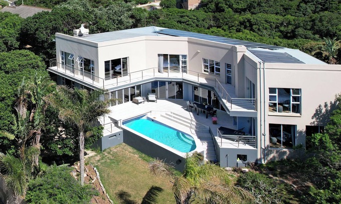 Port Alfred Villa | Your villa with sea view, heated pool, close to golf course and beach