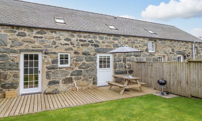 Rhyd-y-clafdy Cottage | YSGYBOR YD, family friendly, character holiday cottage in Criccieth