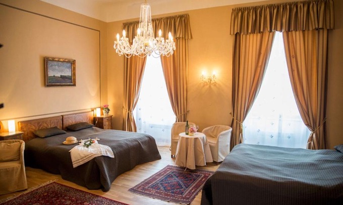 Lobec House | Zámek Lobeč
