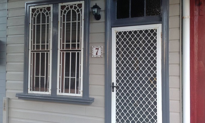 Newcastle East House | Zaara Cosy Terrace House