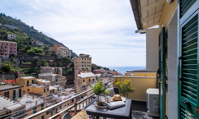 Riomaggiore Apartment | "Zagara" apartment, overlooking the sea and the village