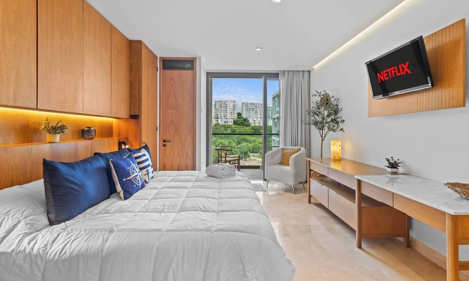 La Cruz de Huanacaxtle Apartment | Zantamar 606C: Beachfront Suite w Stunning Pools