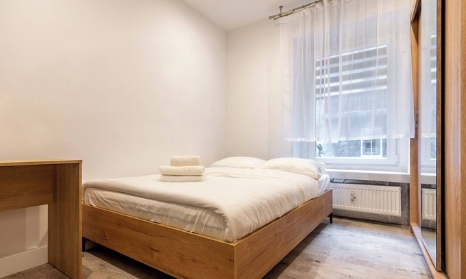 Katowice Apartment | Zawodzie 3-Bedroom Apartment