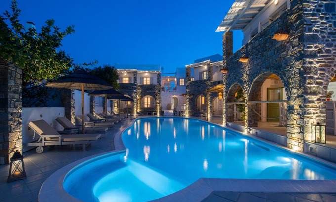 Naousa Hotel | Zefi Hotel & Suites