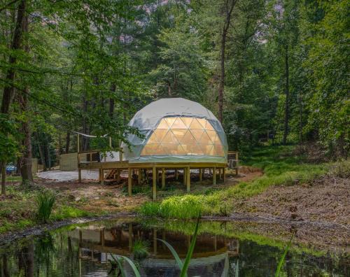 Luray House | Zen Dome - Romantic Retreat, Wifi & AC, Hot Tub, National Park 8 Min