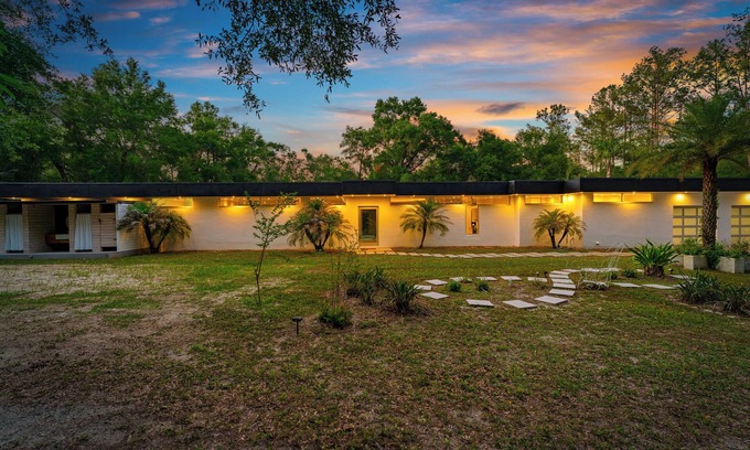 Floral City House | Zen Escape Pool Trails Outdoor Kitchen