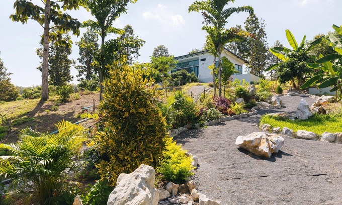 Hang Dong House | Zen Garden House Cozy Living Room Relaxing Greetings Garden