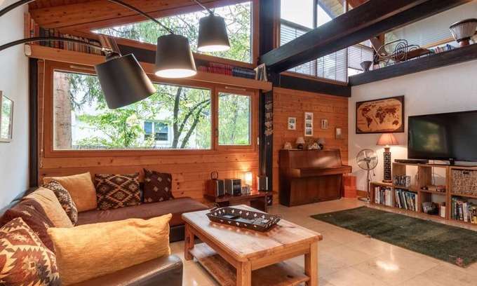 Vesoul Cottage | Zen House in Vesoul: Terrace, Wifi, Parking & Bikes