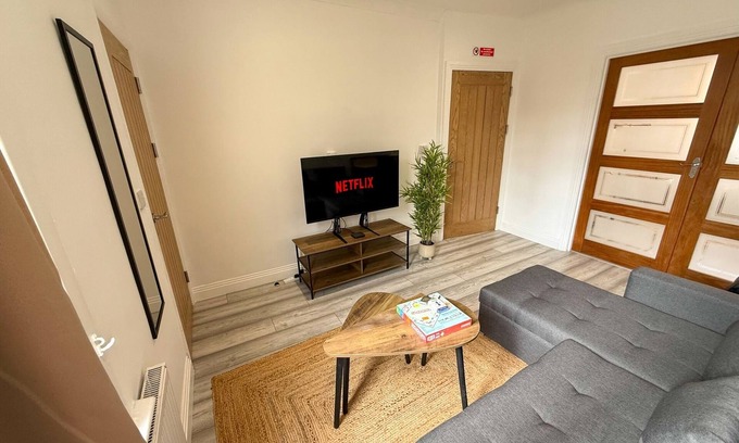 Reading Apartment | Zen-Inspired Flat - Easy Access to Central Reading