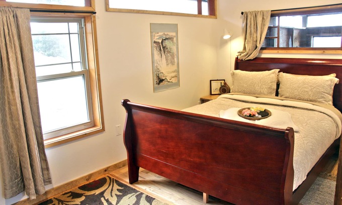 Talent Apartment | Zen Loft with gorgeous views close to Ashland and Medford
