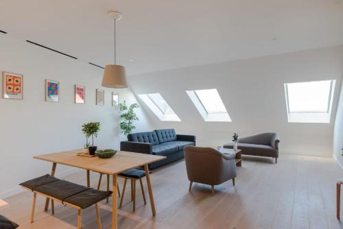 Soho Apartment | Zen Sanctuary - Soho - by Frankie Says