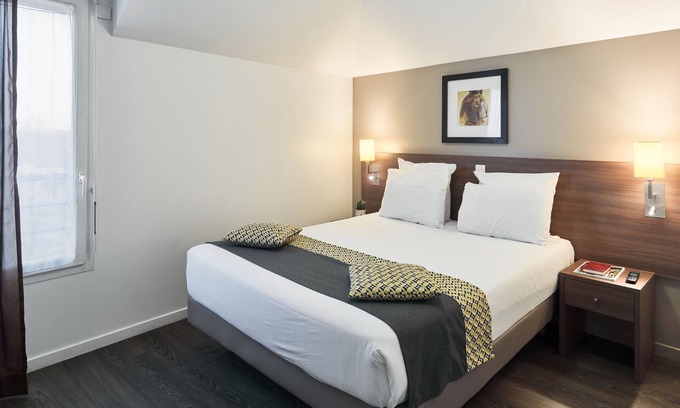 Roissy-en-France House | Zenitude Hôtel - Résidences Roissy Village