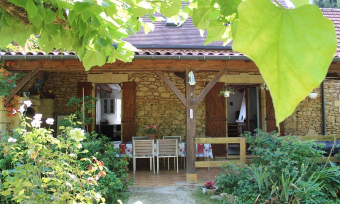 Meyrals House | Zénitude Holiday Home in Meyrals with Private Garden, Summer Jacuzzi and Wi-Fi