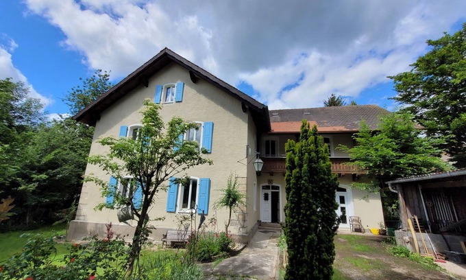 Maxhutte-Haidhof Apartment | Zentral und Ruhig Gelegene Alte Villa