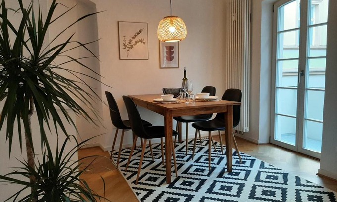Straubing Apartment | Zentrale Lage I historisch I Parkplatz I Fahrradkeller