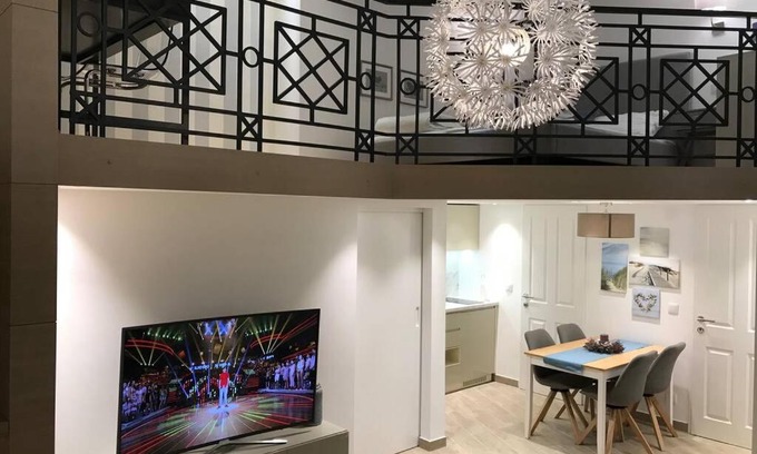 Rudolfsheim-Funfhaus Apartment | Zeus Design Loft Apartments