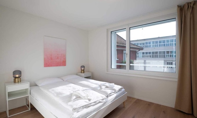 Center Apartment | ZH Pink 2 - Letzigrund HITrental Apartment