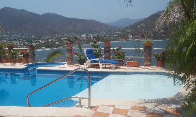 Almacen Condo | Zi Casa overlooking the beaches and bay
