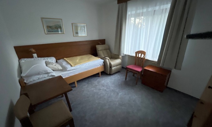 Obsteig Bed & Breakfast | Zimmer 01/1bett Ohne Balkon - Pension Alpina