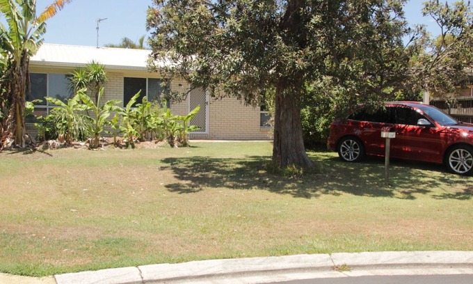 Coolum Beach House | Zoe's Beach House - Pet Friendly handy to beach