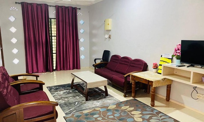 Kampung Jaya House | ZR Homestay Kemaman with 3 Bedroom 2 Bathroom - 2 Room AC 1 Room Fan - Not Sharing House