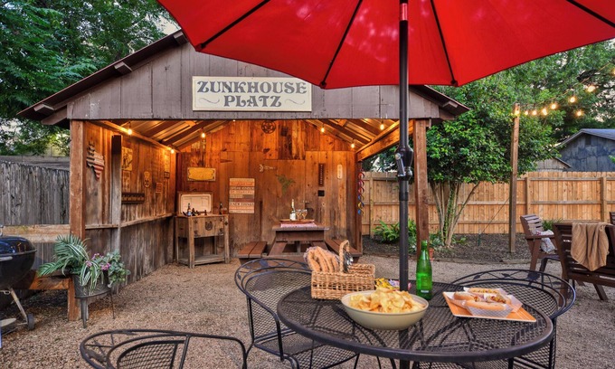 New Braunfels House | ZunkHouse Platz - Downtown - River Access - Backyard Oasis