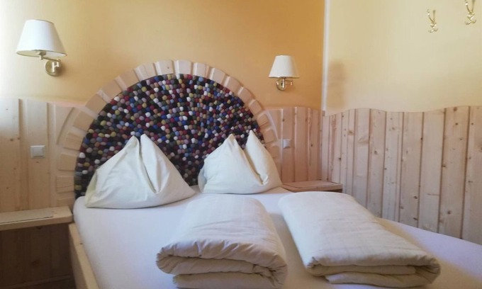Eberstein House | Zweibettzimmer Sonnenquelle - Gottes Hand - Biolandhaus Arche