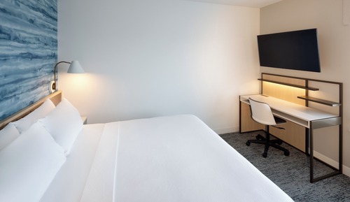 Studio, 1 King Bed (Hearing Accessible)