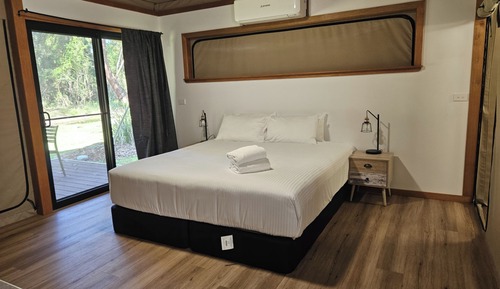 Deluxe Safari Tent - Sleeps 4