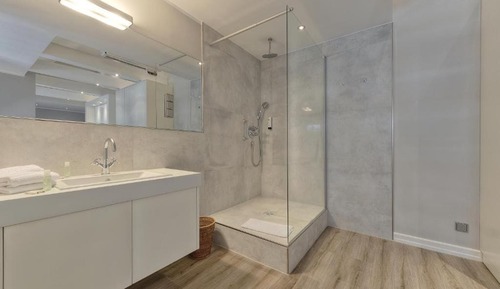 Carl Suites Premium