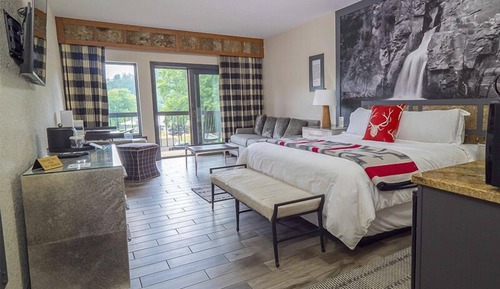 Suite with King Lakeview with Balcony