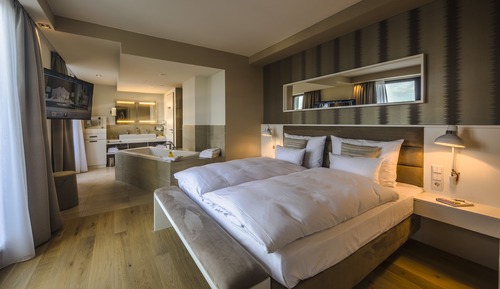Suite, Balcony