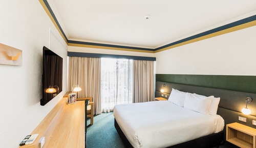 Queen Balcony Room