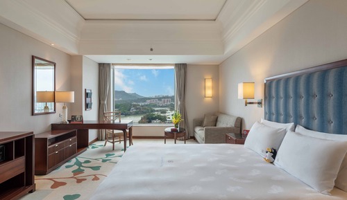 Deluxe Room, 1 King Bed, Lake View