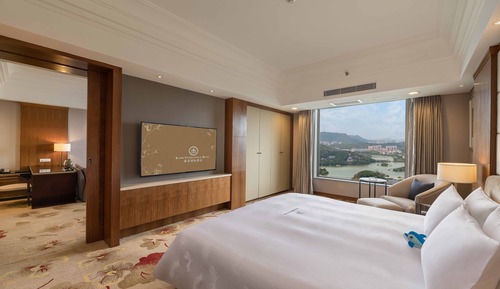 Executive Suite, 1 King Bed, Lake View